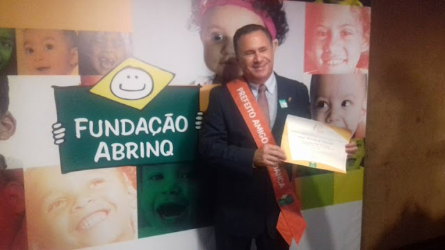 Sérgio Miranda ganhou pela segunda vez consecutiva o prêmio “Prefeito Amigo da Criança Sérgio Miranda ganhou pela segunda vez consecutiva o prêmio “Prefeito Amigo da Criança