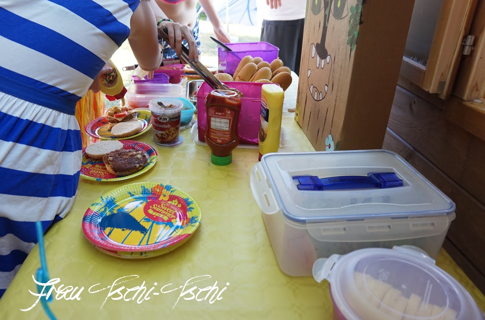 Frau Tschi-Tschi: Hawaii Party mit Meerjungfrauen