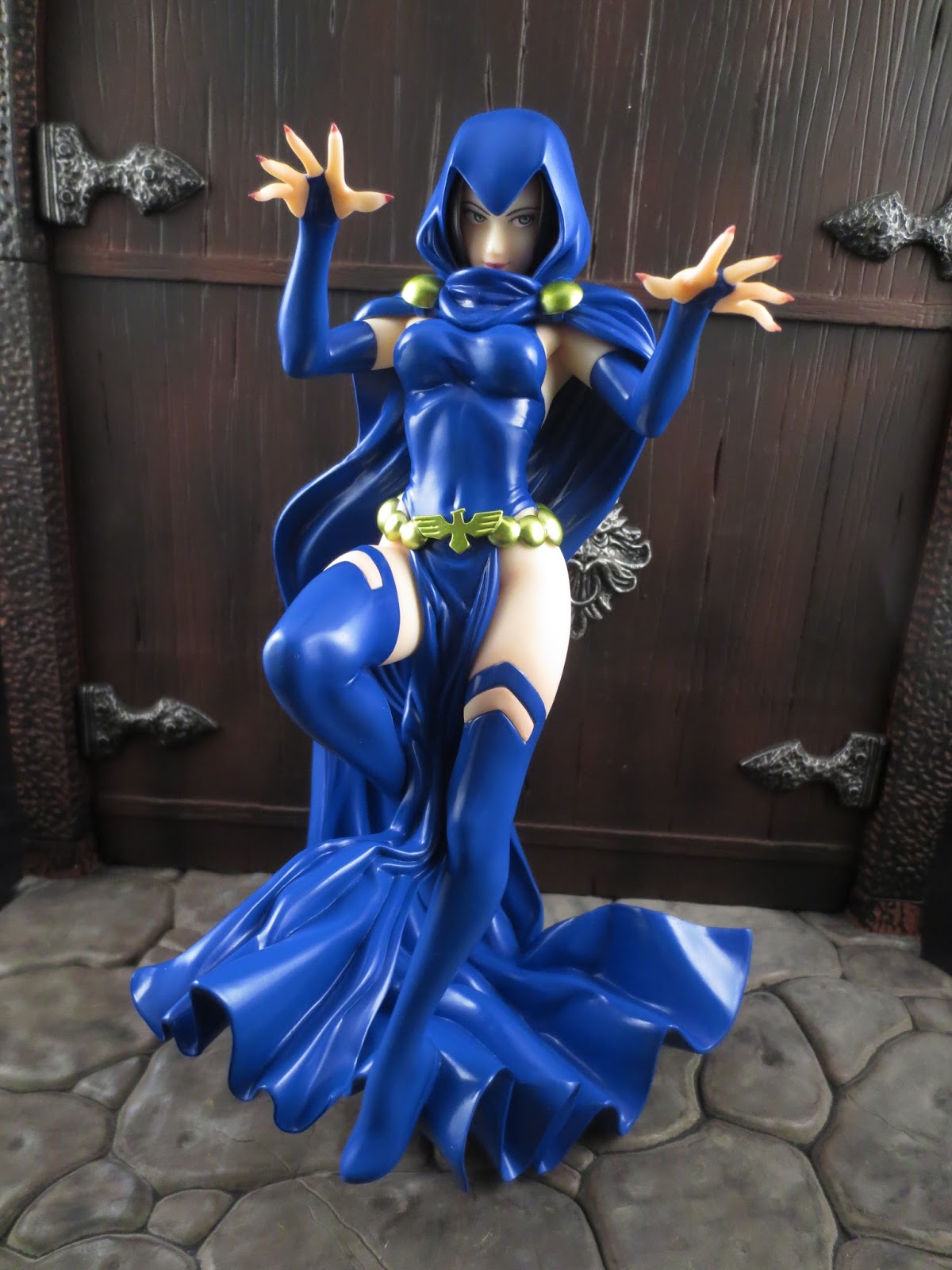 raven bishoujo statue