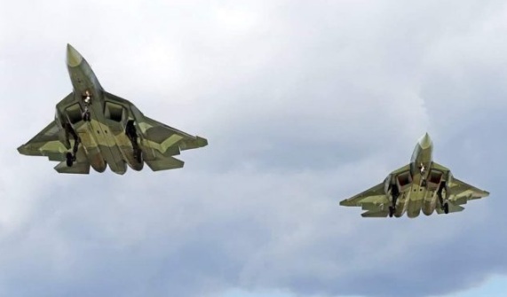 Sukhoi Su-57 Siap Bersaing dengan F-22 Raptor di Suriah