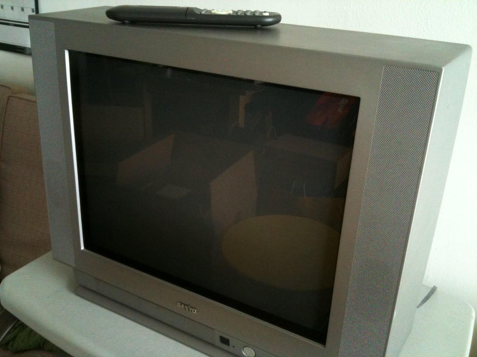 Moving Sale: Sanyo 22' Flat Screen TV w/ remote control $25 and