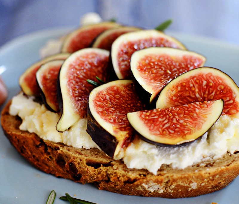Fig and Ricotta Cheese Bruschetta