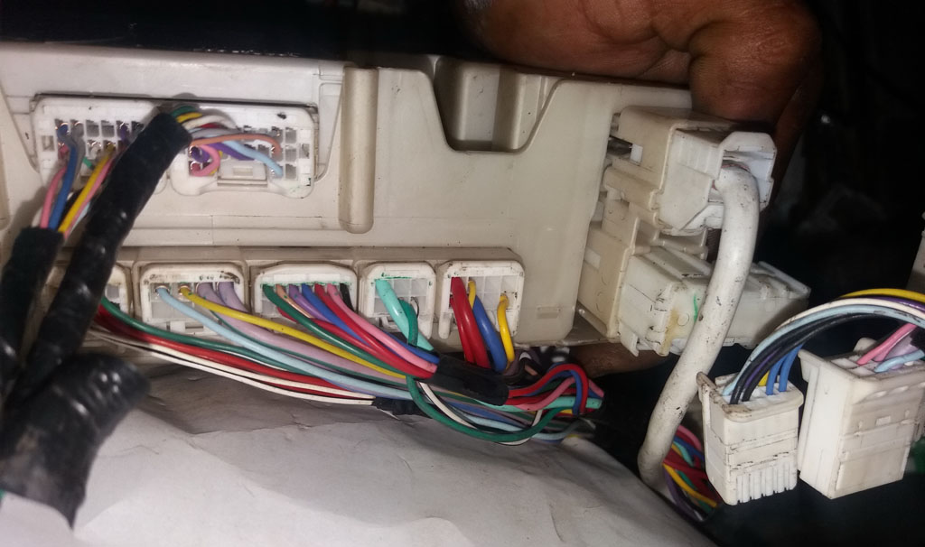 TOYOTA HILUX REVO WIRING - ENGINE: TOYOTA COMPUTER BODY ECU