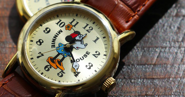 【ディズニー】大人がつけるミッキー＆ミニーの革製腕時計 | ディズニーグッズカタログ