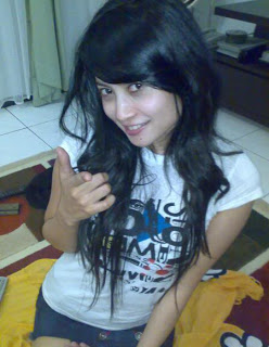 Foto Novie Amelia Penabrak Berbikini | Aldio Blog