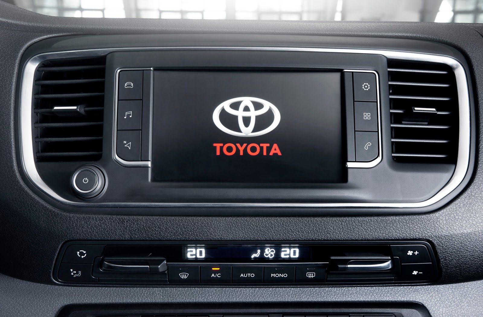 Đánh giá xe Toyota Proace 2016
