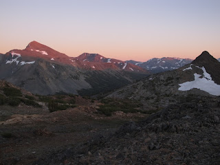 Mount Dana wird vom letzten Sonnenlicht beschienen