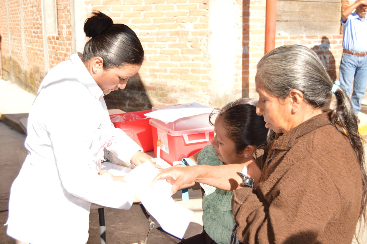 ALREDEDOR DE 300 PERSONAS DEL MUNICIPIO DE SAN ANDRES TENEJAPAN Las
