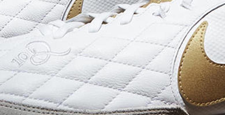 ronaldinho white and gold boots