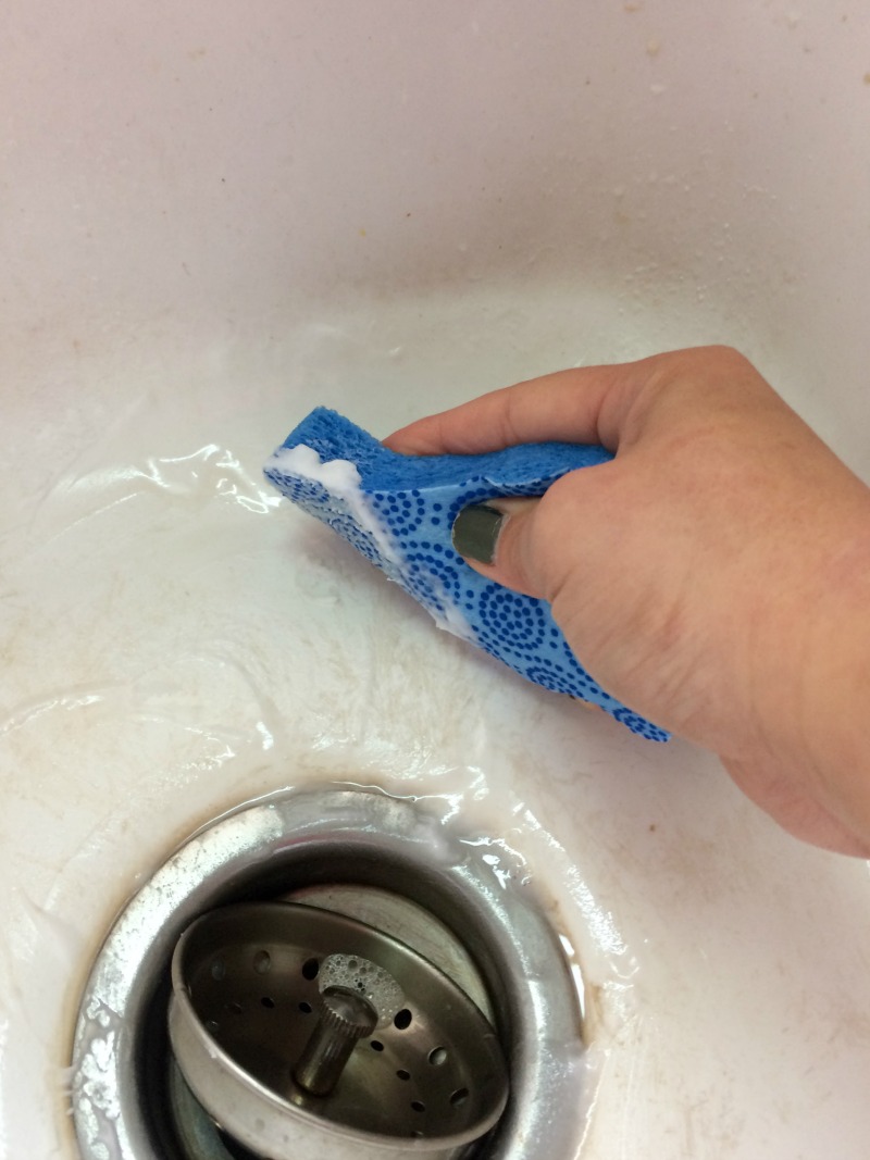 Real Girl's Realm How to Clean a Kitchen Sink