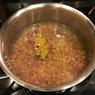 Lentils with Onion and Bay Leaf