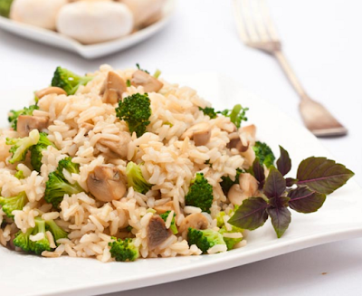 Arroz Integral com Brócolis e Champignon Arroz Integral com Brócolis e Champignon (vegana)