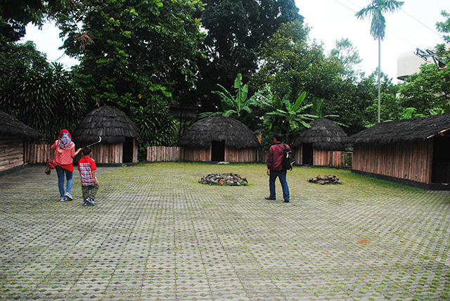 Rumah Adat Papua di Taman Mini Indonesia Indah