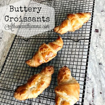 Buttery Croissants & Fabulous Food Blogs