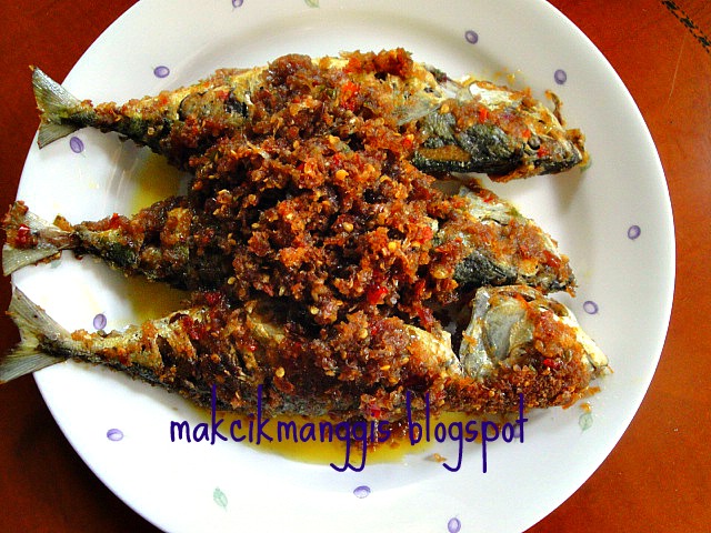 Jom masak, jom makan makan: Sambal Ikan Kembung Cili Padi.