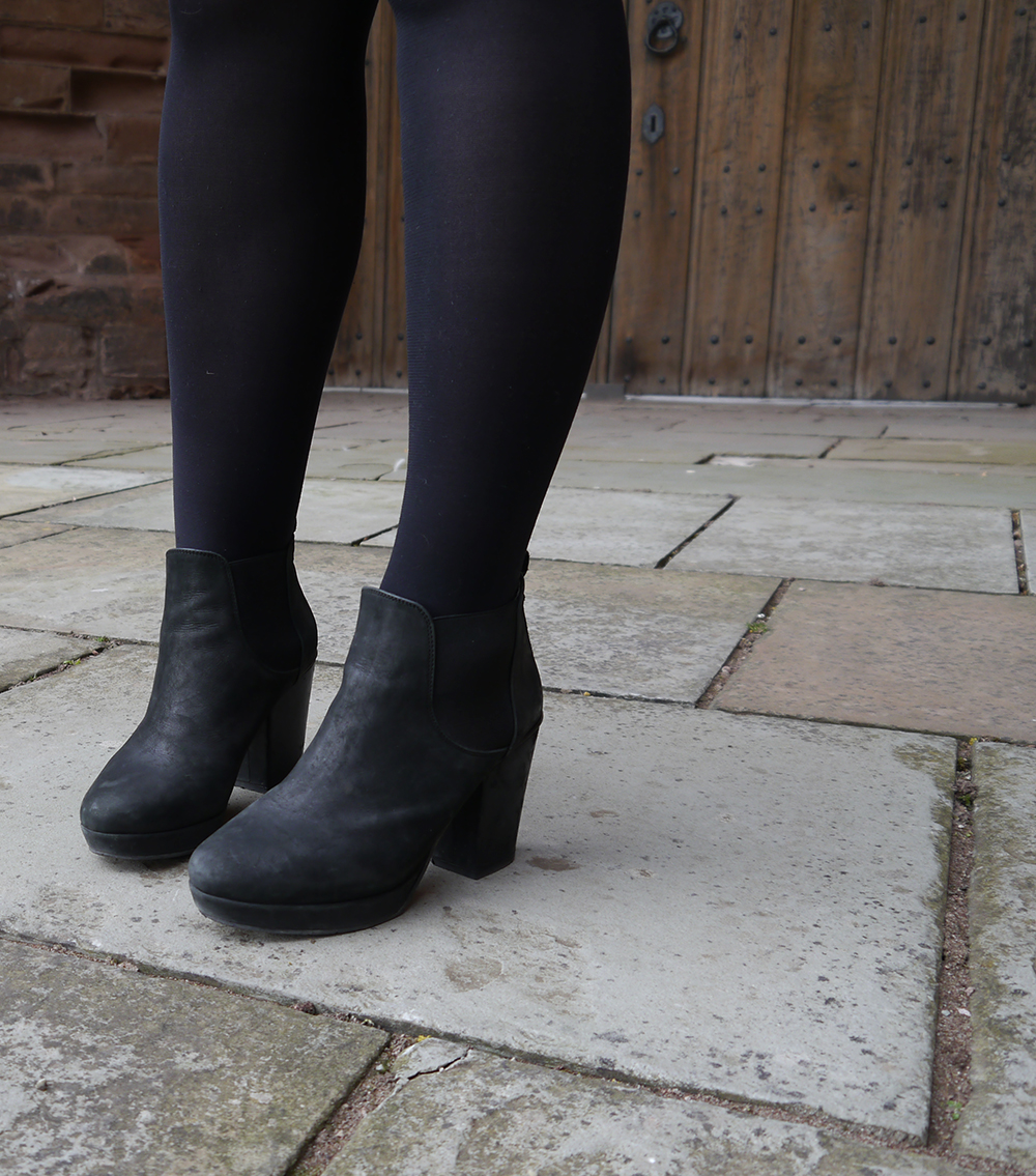 dinosaur themed fashion shoot, Arbroath Abbey, black Topshop chelsea heeled boots in suede, #Ihavethisthingwithfloors