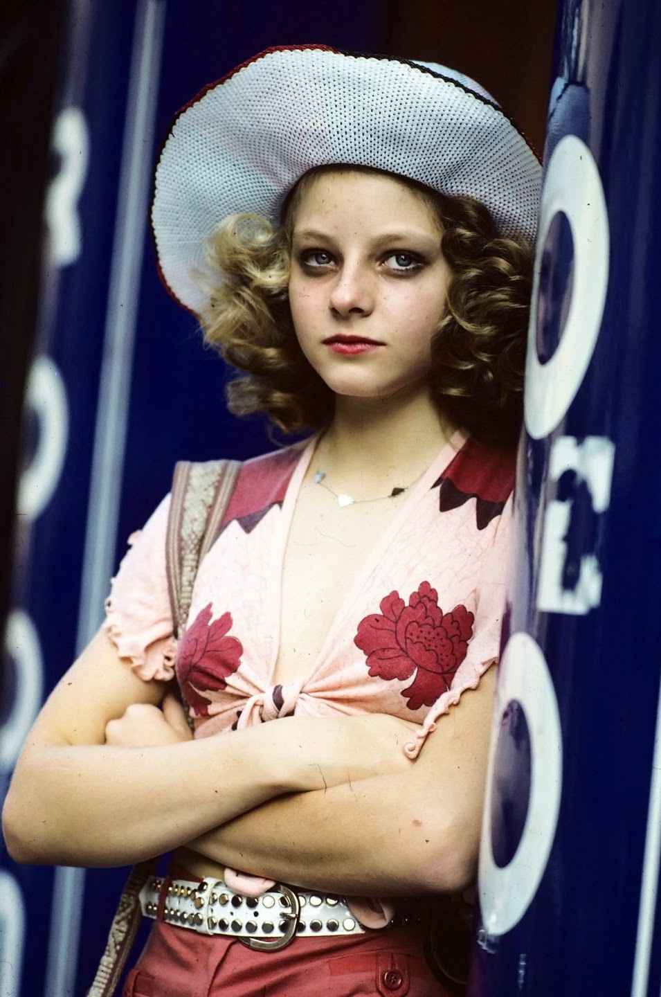 22 Vintage Photos of a Young and Beautiful Jodie Foster on the Set of ... photo