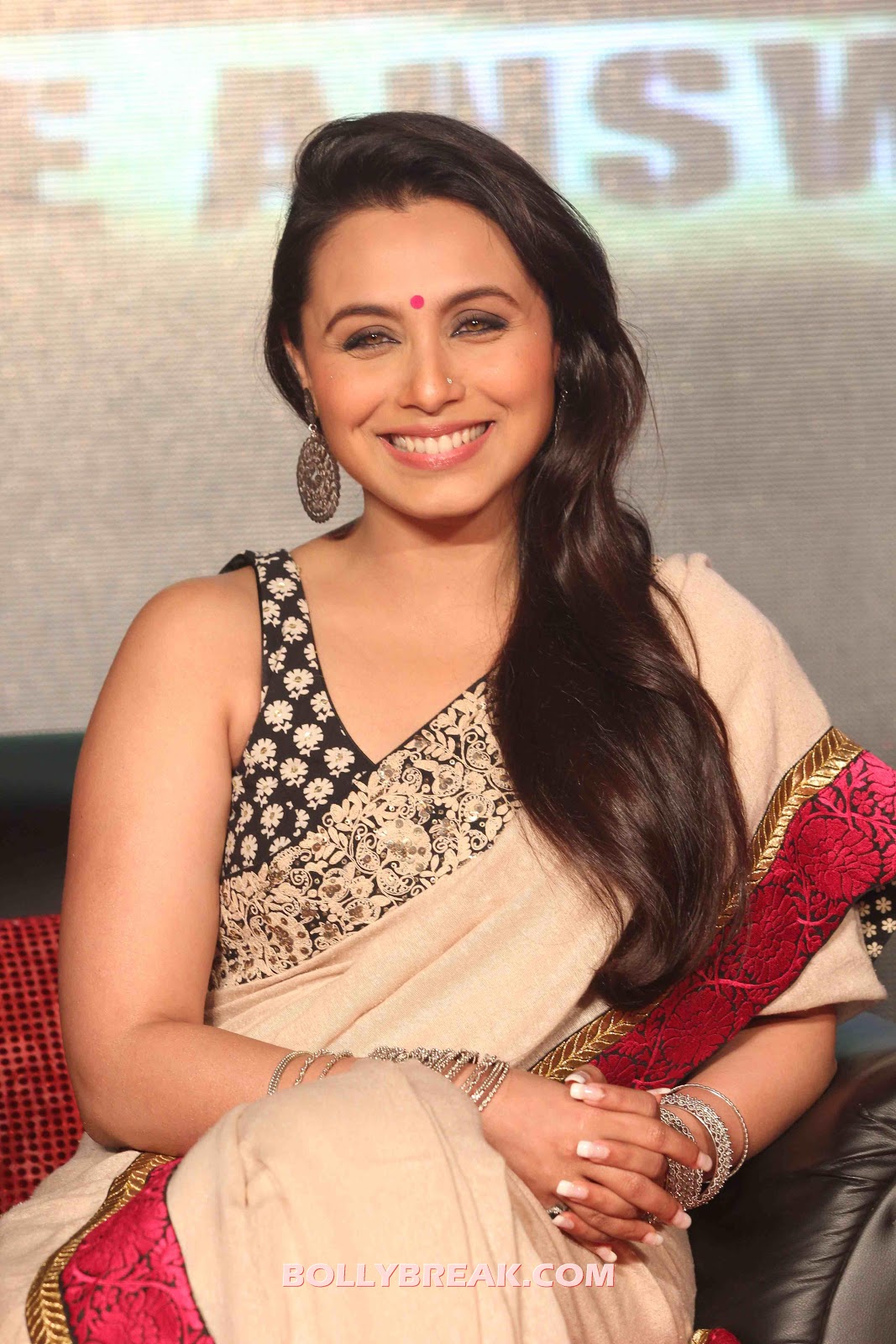 Rani Mukherjee Hot Pics In Sleeveless Blouse