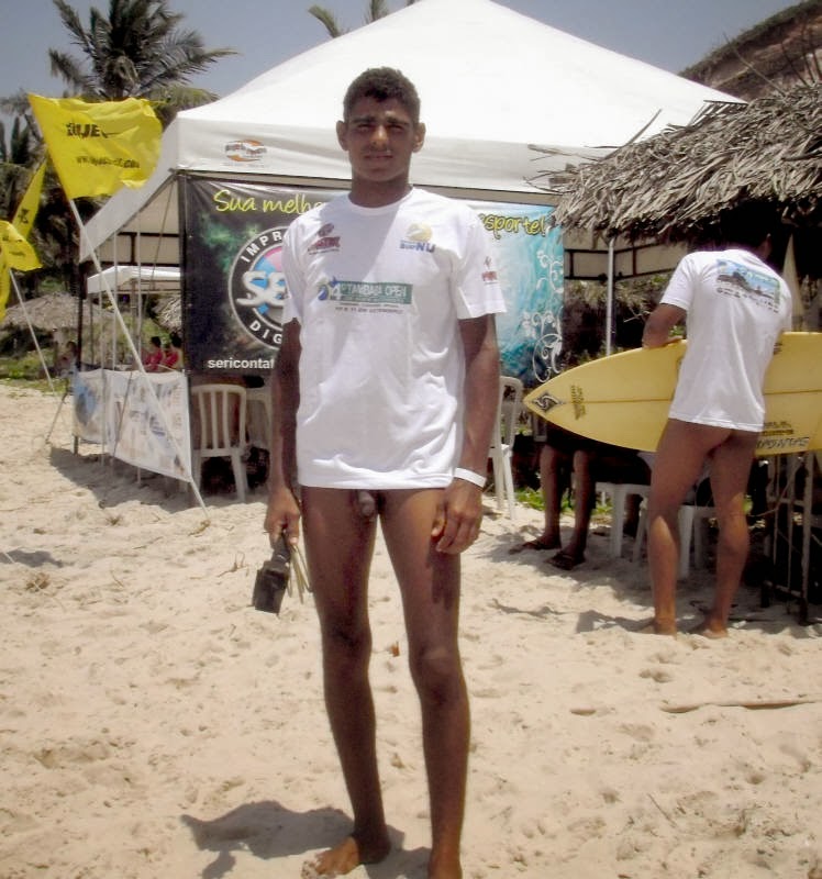 PELADOS EM PÚBLICO, NA PRAIA E COM AMIGOS : Campeonatos de surf pelo