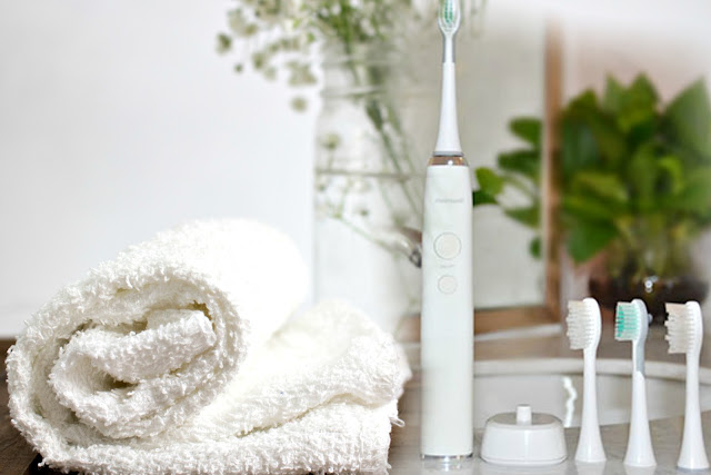 Why Sonic Toothbrushes Are Best For Your Teeth With Mornwell And Barbie's Beauty Bits