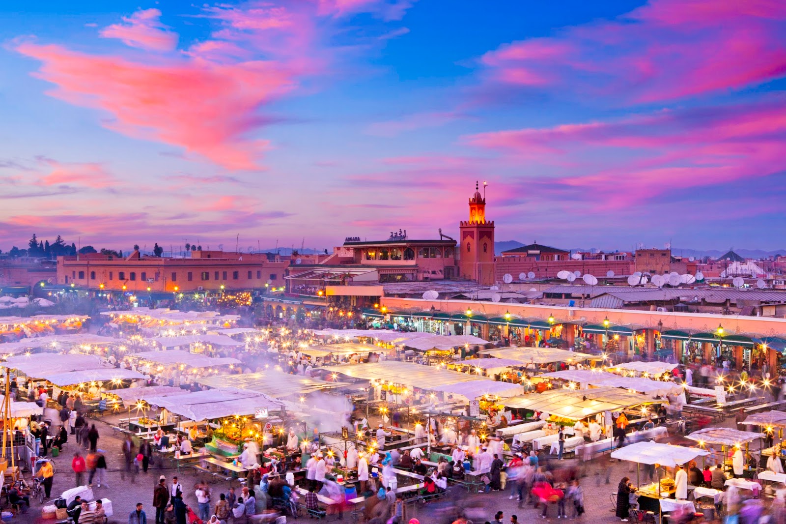 La plaza de Jemaa el Fna un sitio único La plaza de Jemaa el Fna un sitio único