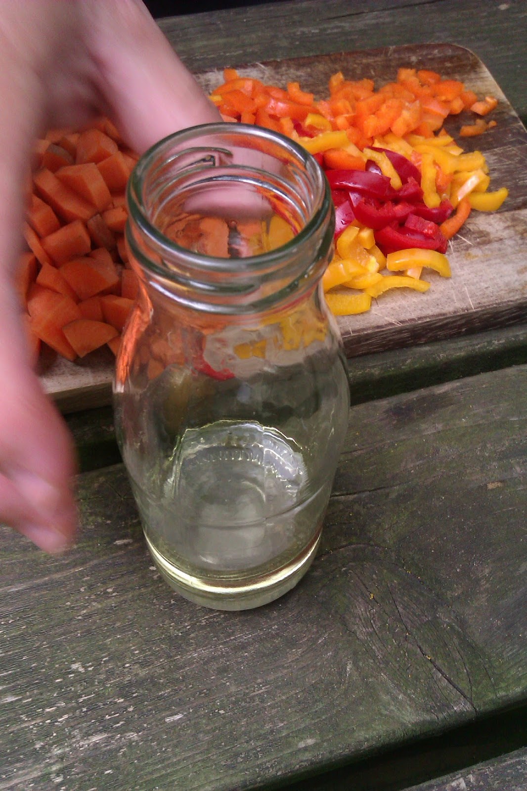 Frau Frieda: Quer durch den Garten - eine Gemüsebolognese im Keltentopf Frau Frieda: Quer durch den Garten - eine Gemüsebolognese im Keltentopf