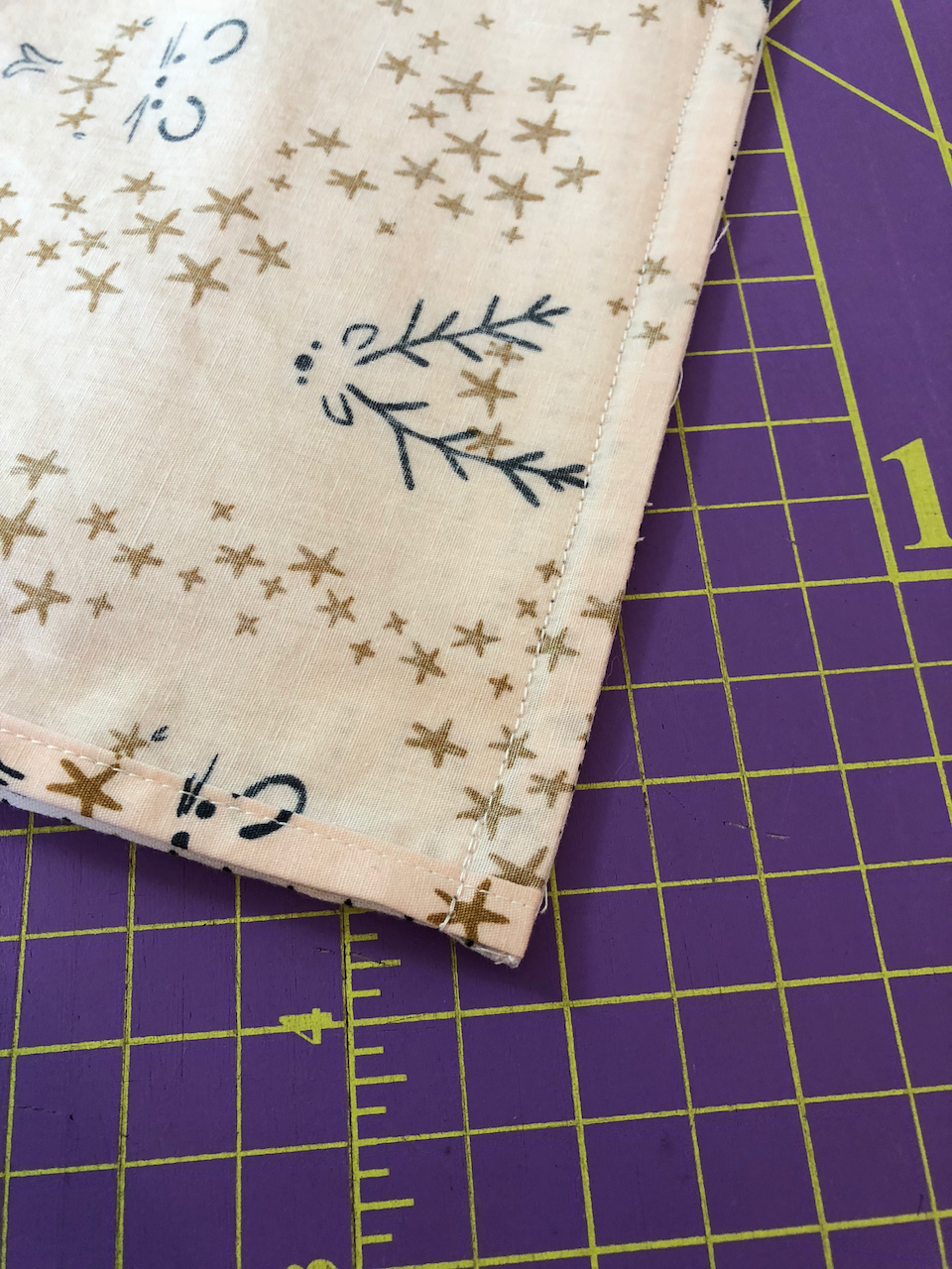 she can quilt Holiday Pillowcase Tutorial Three Styles A FAL Tutorial