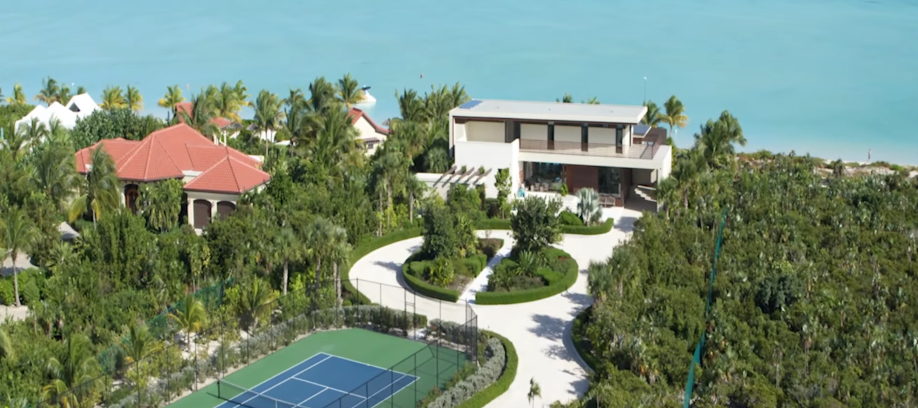 16 Photos vs. Majestic Home in Providenciales, Turks And Caicos Islands | Sotheby's International Realty - Luxury Home & Interior Design Tour 16 Photos vs. Majestic Home in Providenciales, Turks And Caicos Islands | Sotheby's International Realty - Luxury Home & Interior Design Tour