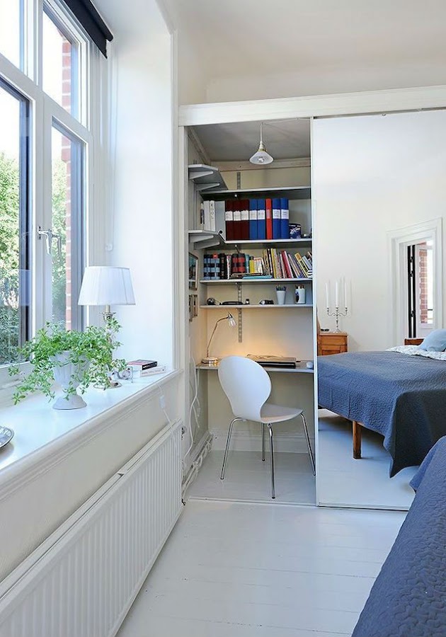 Despacho dentro de un armario