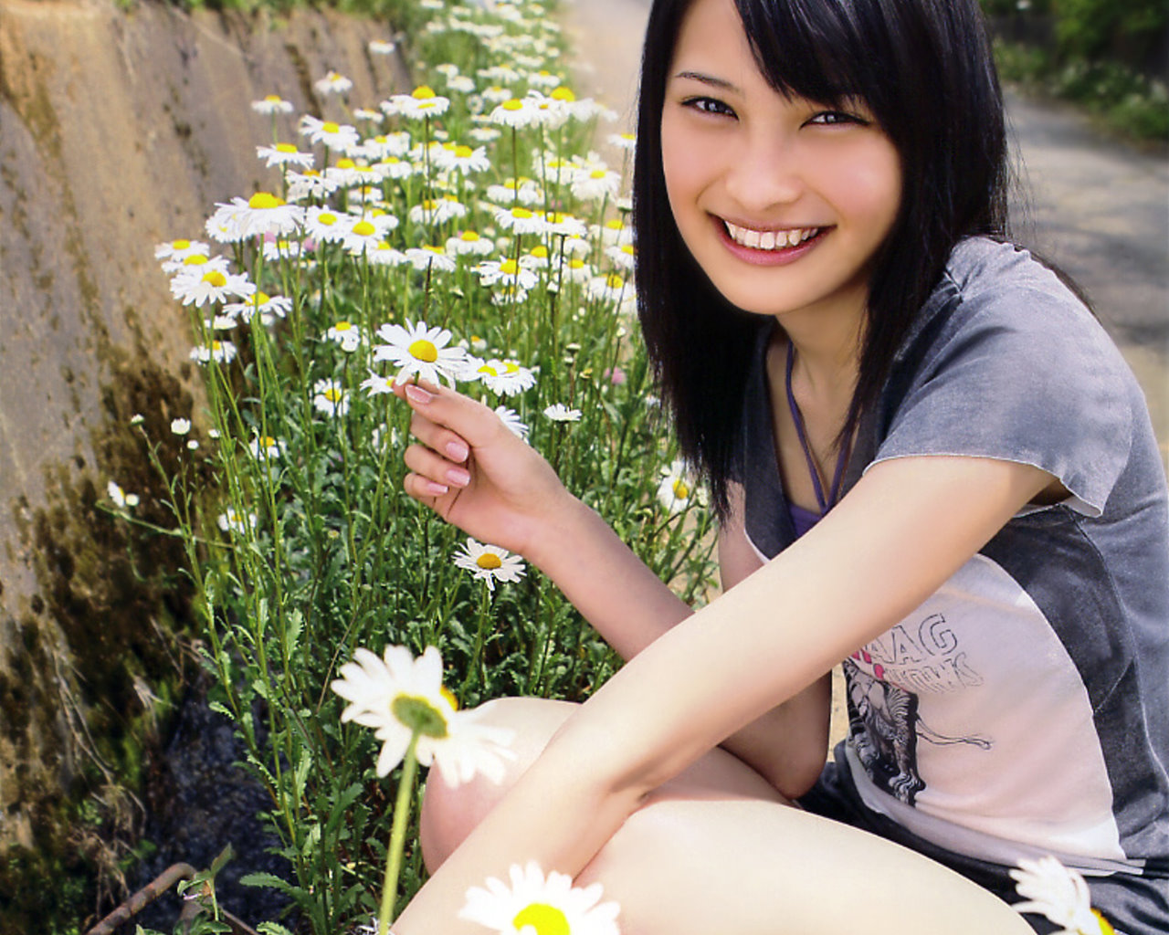Aya s. Ая Омаса. Самые красивые женщины Японии. Ая Омаса фото. Ая и цветок.