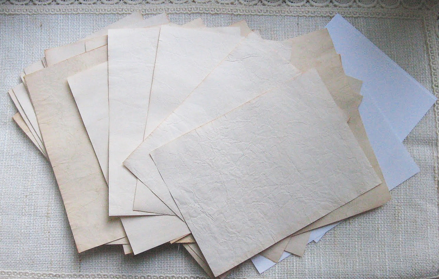 Тонировать бумагу чаем. Тонированная бумага. Тонируем лист. Тонированные листы для рисования. Тонированный лист а4.