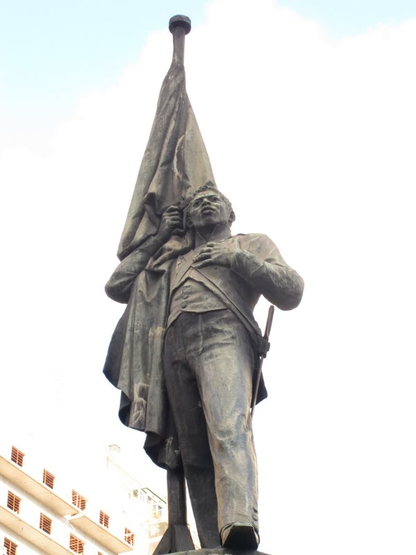 Edificios y Monumentos de Buenos Aires: Monumento a Falucho