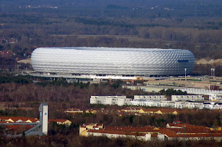 Allianz Arena desde la Olympiaturm. Allianz Arena desde la Olympiaturm.
