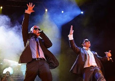 Franco y Oscarcito Foto de Franco y Oscarcito cantando en concierto