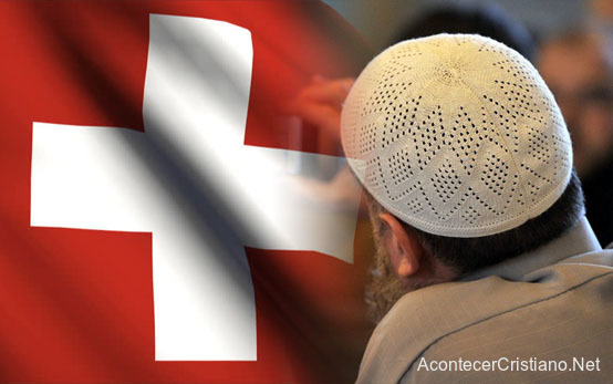 Inmigrantes musulmanes piden cambiar la bandera de Suiza