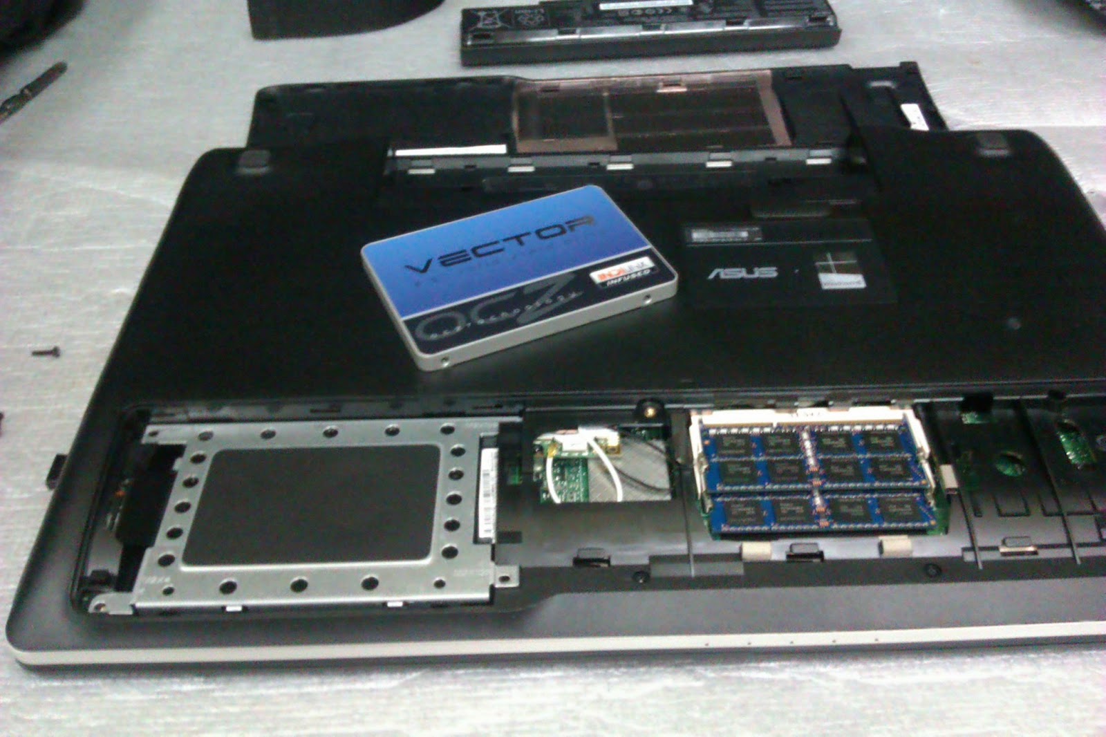 Laptopa Dizustu Bilgisayara Ssd Takma Resimli Anlatim