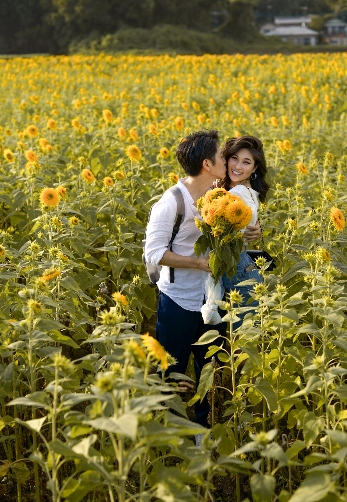 Sunflower festival Japan, Tokyo sunflower fields, Akeno Sunflower Festival, sunflower photo ideas, golden sunflower field, personal style blog, August street style outfits / 082018 / 25 To Life - FOREVERVANNY