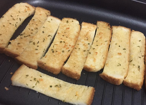 Menu Sihat Garlic Bread Untuk Sahur - Dari Dapur Kak Tie
