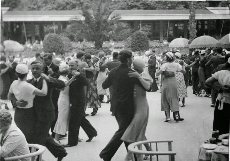 Babylon berlin reading / discussion with volker kutscher 30 Vintage Photographs Captured Street Scenes of Berlin in the 1920s