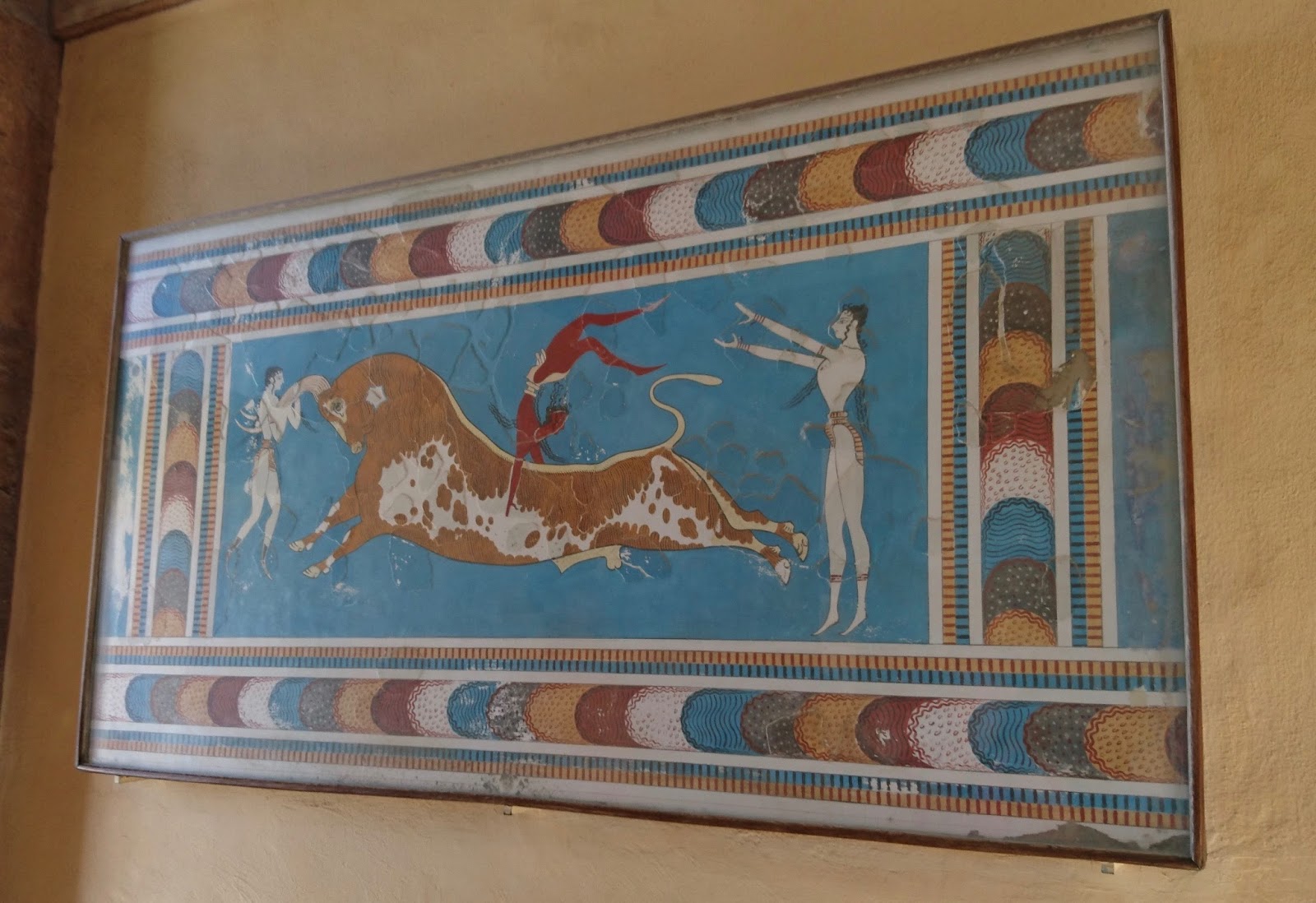 фрески кносского дворца на крите. кносский дворец архитектура фрески. кносский дворец на крите фреска игра с быком.