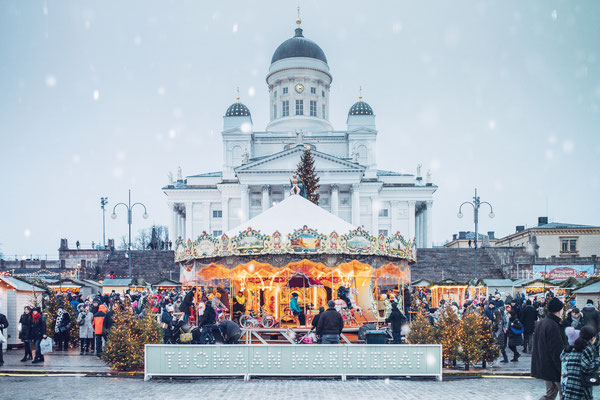 alt="Christmas towns,Christmas cities,Christmas,Christmas counties,best places in Christmas,Christmas decoration,Christmas colors,street, architecture,Helsinki, Finland"