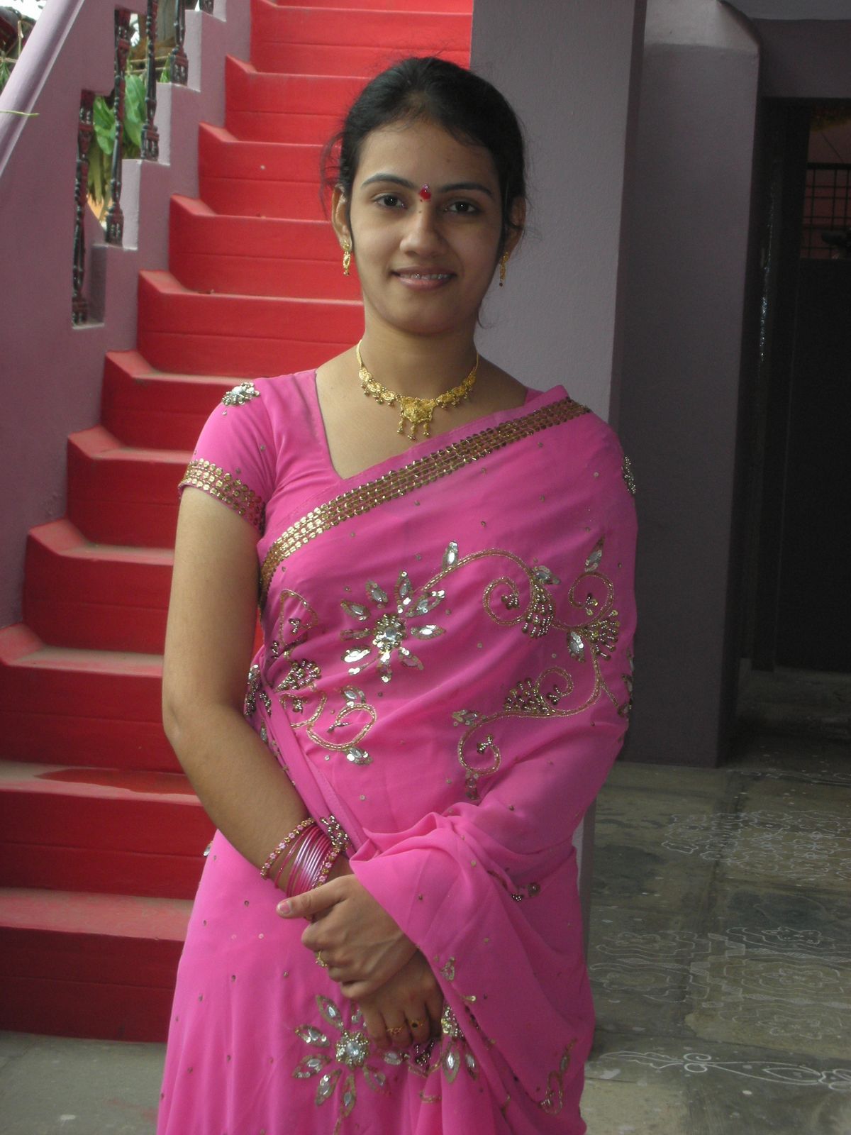 andhamina bhamalu : April 2013