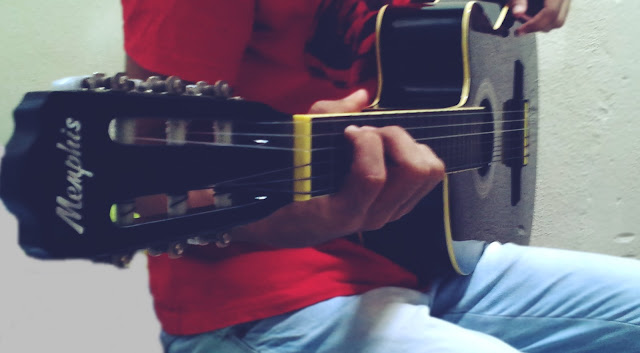  quase perfeito, Daniel José, menino tocando violão tumblr 