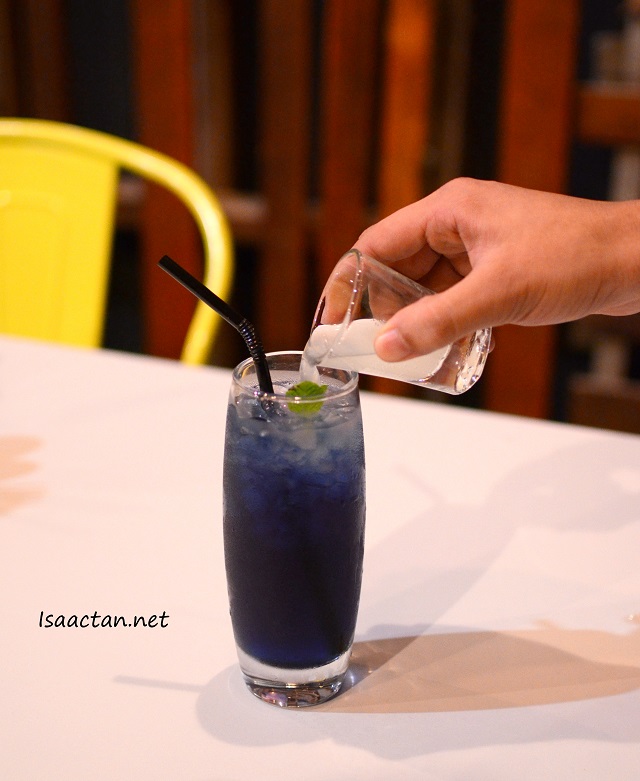 Iced Butterfly Pea Lime Juice - RM9