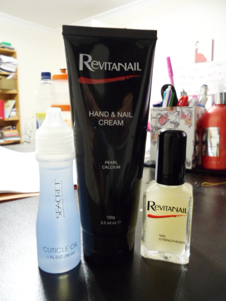 Lilly's day Trial Dr Lewinn Revitanail nail strengthener