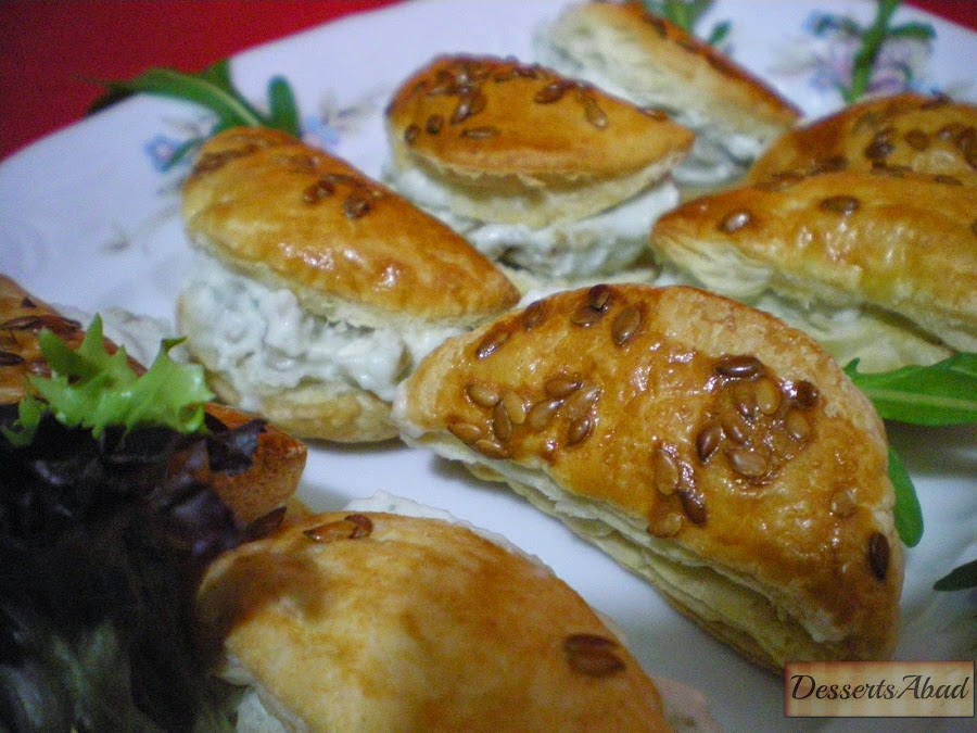Hojaldritos rellenos de roquefort y nueces