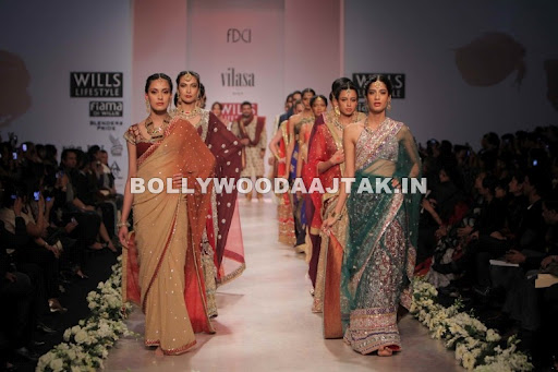 1 - Bipasha Basu and Madhavan walk for designer Rocky S show