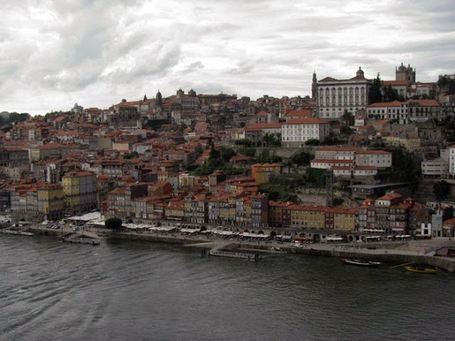 panorâmica do Centro Histórico do Porto e do rio Douro