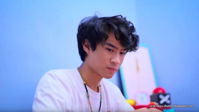 Lirik Lagu Devano Danendra Bisakah Lirik Lagu Dunia