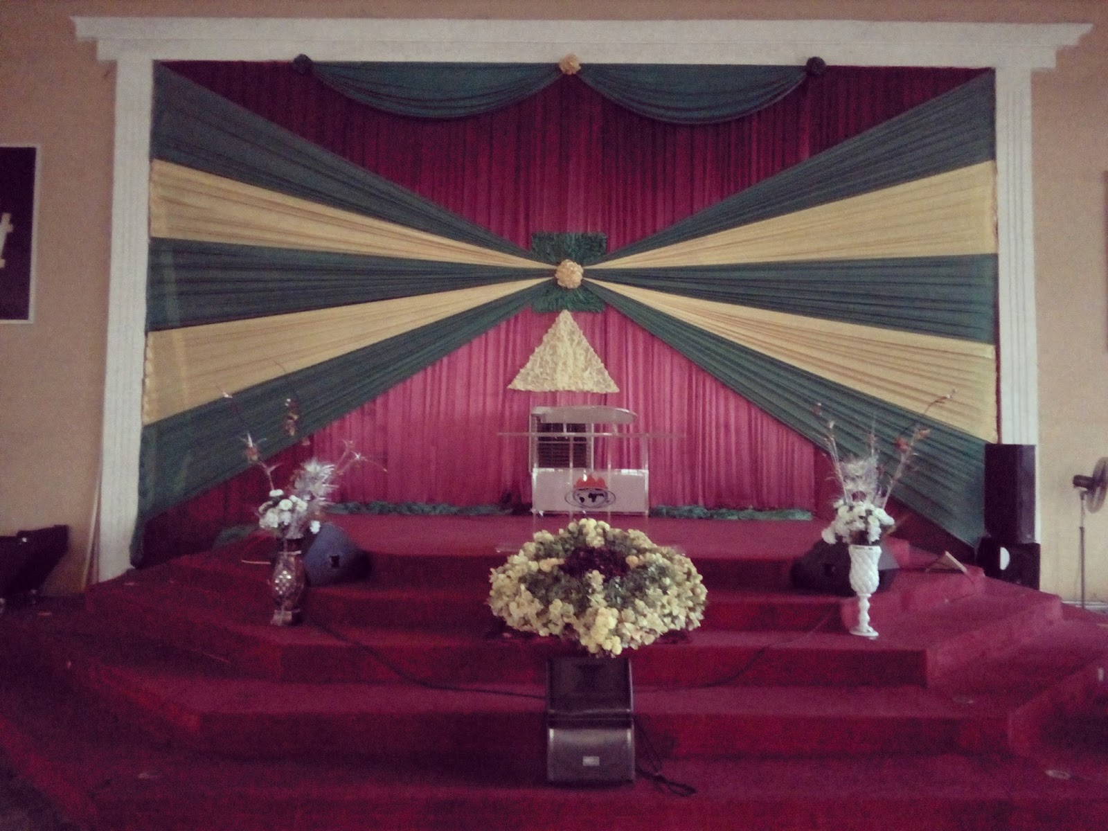 Aggregate 152+ simple altar decoration best vova.edu.vn